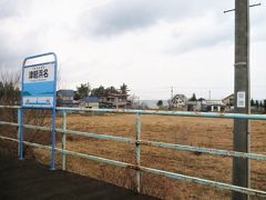 15:40　津軽浜名駅に着きました。（三厩駅から４分）

駅から山側に向かって約２kmほどに青函トンネル入口があります。周辺は広場になっていて新幹線や貨物列車を見ることができます。

■青函トンネル入口広場［今別町HP］
　https://www.town.imabetsu.lg.jp/sightseeing/tourist/tonneru.html