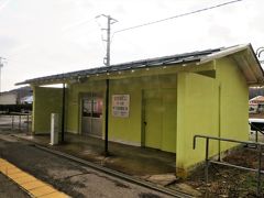 16:11　中小国駅に着きました。（三厩駅から35分）

駅舎は、一つ手前の大平駅や大川平駅と同じ造りになっています。