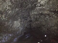 続いて、マンジャングル (万丈窟)
世界最長の溶岩洞窟だそうです。