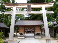3日目は、朝一で八重垣神社へ。
松江駅から路線バスで向かいました。
約15分で到着です。