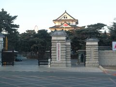 旧関東軍司令部

日本のお城の様な作りの建物です。