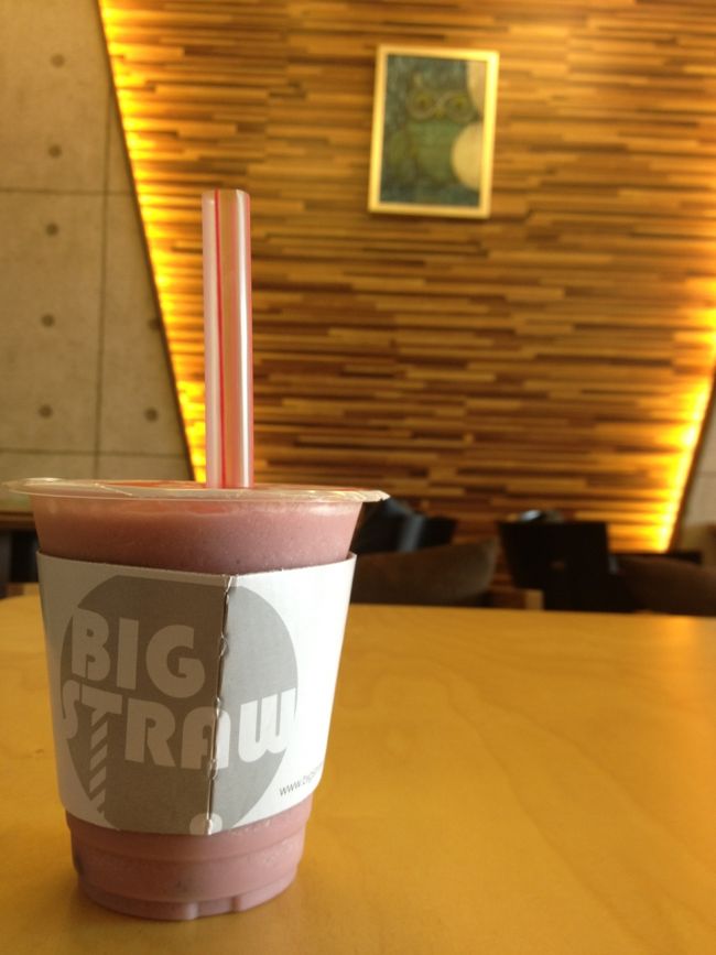 そして、今日もカフェで一休み♪<br />本日は、ベリーのスムージー。