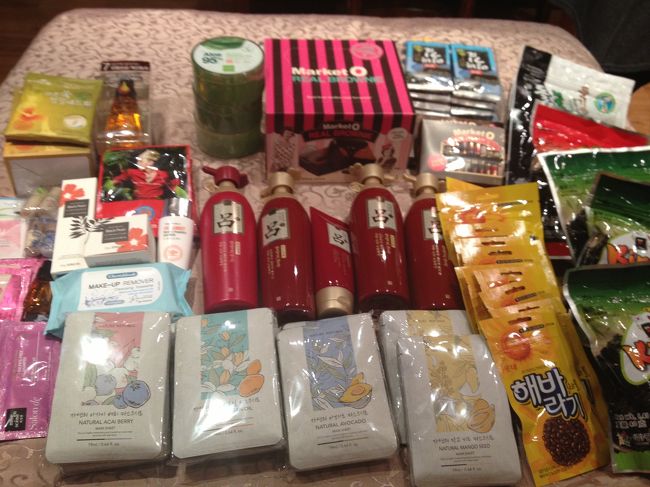 本日の戦利品♪<br />スーパーでの買い物が多かったので、食料品とパックがメインです。<br />韓国に来たら、買うものだ…(笑)