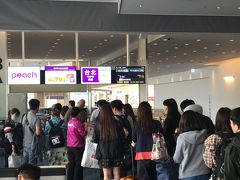 5:30搭乗開始のはずが、7:15に。０泊弾丸なのに、痛恨のフライトディレイ。