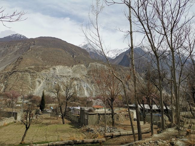 集落の中に入っていきます。