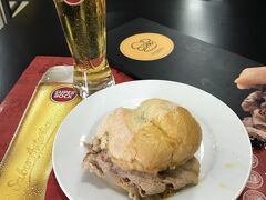 スマホ検索して見つけたレストラン。
この旅2度目のビファーナ。
最初に食べた物よりピリ辛で、お肉も薄切りのが重なっていてメチャメチャおいしかったです。