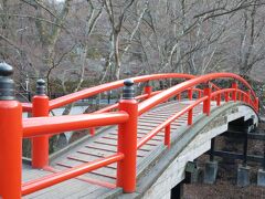 河鹿（かじか）橋。
この写真を撮ったのが３月、今旅行記を書いているのが６月。
たまたまテレビでここの新緑を夜間ライトアップしますというローカルニュースをやってました。
この時が一番地味な画ですね－。