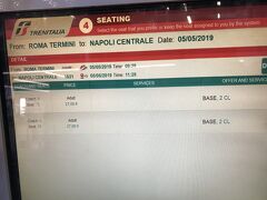 この日はナポリ観光
見にくいけど9：25発の電車で２時間かけて行きます
２等席一人２７ユーロ
もっと早く着く電車あるけど倍するんですよね・・・
そんなに急いで廻る予定でもないし、のんびり行きます