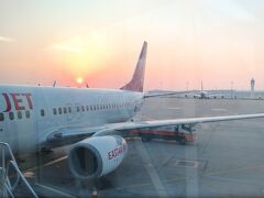 韓国・仁川国際空港に到着しました。
午後7時近かったけど、まだまだ明るいですね。
日本との時差はない韓国だけど、日没は日本(関東)より遅い気がします。