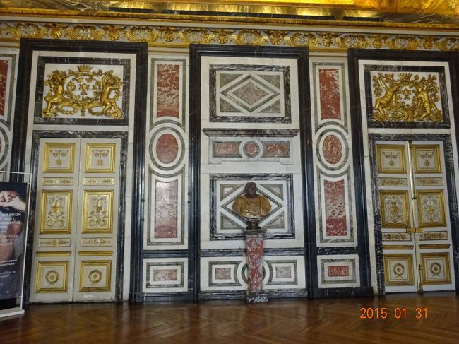 見事な彫刻の部屋