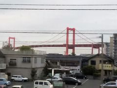 JR戸畑駅周辺の車窓から見える若戸王橋。
若松と戸畑なので若戸です。

赤い橋でいつ見ても美しいです。
個人的には関門橋よりもこっちが好きですね。