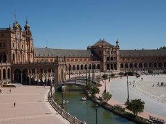 セビーリャに到着して　AC Hotel Ciudad de Sevilla　に荷物をおいて
出かけますが　カテドラルまで少し遠いので　ホテルスタッフにきくと　
公園を突っ切ればスペイン広場に出るので　歩くのもおすすめといわれ
15分くらい歩いて　スペイン広場に着きました
