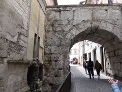 その先に、1世紀の門、アルコ・ディ・ドゥルーゾがありました。