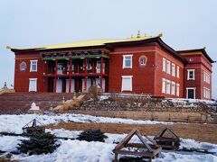 翌朝、最初に向かったのはご覧のチべタン寺リンポチェパフシャ Rinpoche Bagsha Datsan。信者ではないのですが、新しい街に着くとチベット寺には必ず訪れています。レーニンの頭がある広場の南端の97番と表示されたバス停からマルシュルートカに乗って終点です。