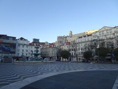 乗車した時点では決めていませんでしたが、ロシオ駅で下車。