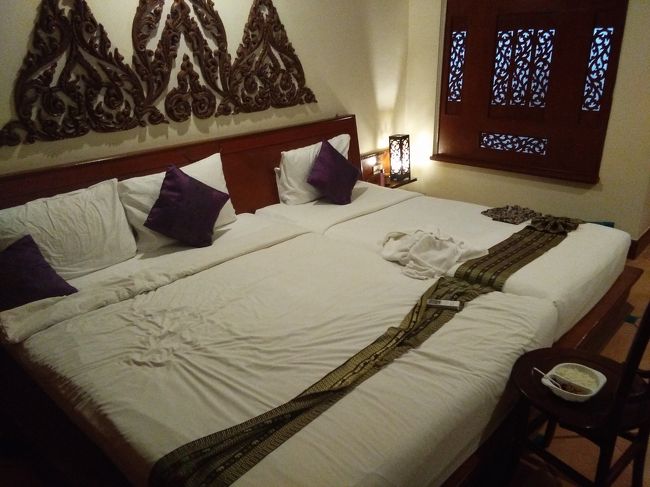 今回のホテルはベッドがとても大きかったです。二人でのびのび寝られました。