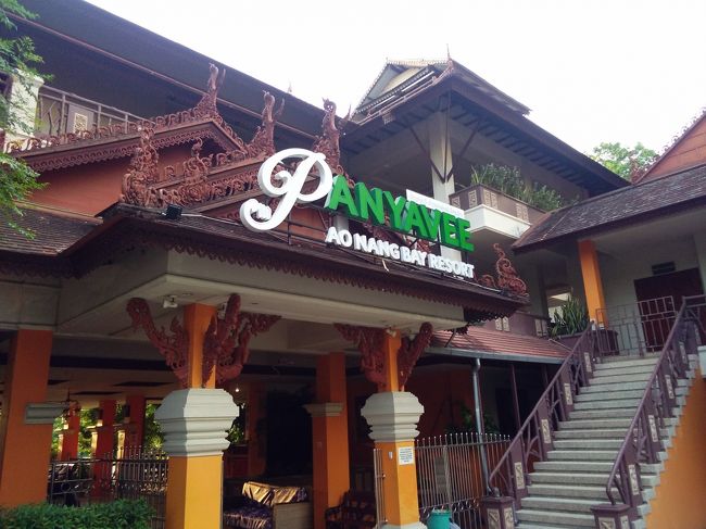 今回のホテルの入り口。