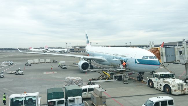 成田空港からキャセイで出発。<br /><br />このあとの日記で書く予定ですが、このあとからANAに乗りまくる1年を決めたので、あ～なんでキャセイを取っちゃったんだ！とちょっぴりだけ後悔しました(笑)