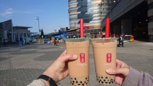 2日目、ゴンピンに乗るため東涌へ♪<br />駅を降りたら貢茶があって、待っている人もいなかったから思わず買っちゃった！<br /><br />日本で台湾のドリンクスタンドはどこも混んでて並べない。。