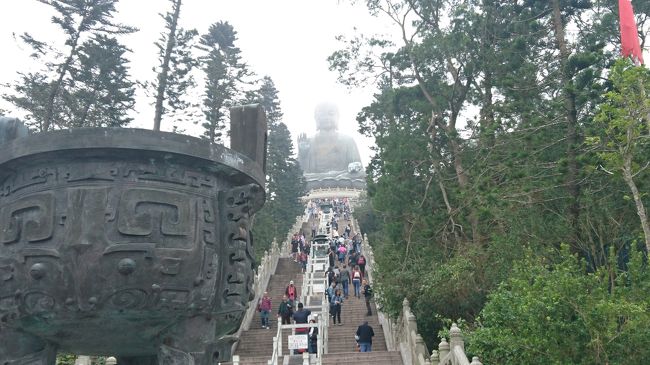 満腹のお腹でまずはこの階段をのぼります♪<br />あーーー足が。。<br />休むところがないのでひたすらのぼりました。