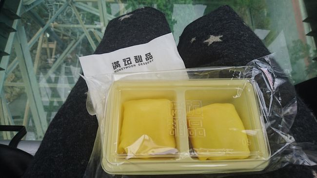 マンゴーパンケーキをお持ち帰り。