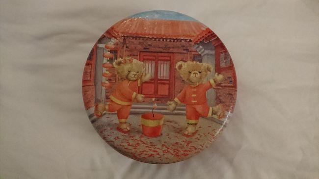 クッキーの4mixの小。<br />アーモンドクッキーも買いたかったけど、売り切れ。<br />香港に行くたび買ってます。<br />美味しくてカロリー高いことを忘れ食べちゃいます！