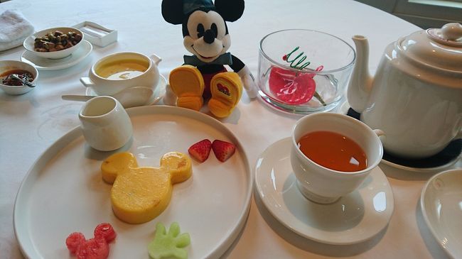 デザートも追加！<br /><br />お腹いっぱい！！<br /><br />こういったホテルの食事も年パスの割引が聞いて、お会計の時に出すと割引の値段にレシートを作りかえてくれます。