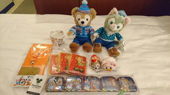 パークで買った物たち。<br />ディズニーグッツは少なめ。<br />(1月はよく行くので旧正月グッツは持っている)