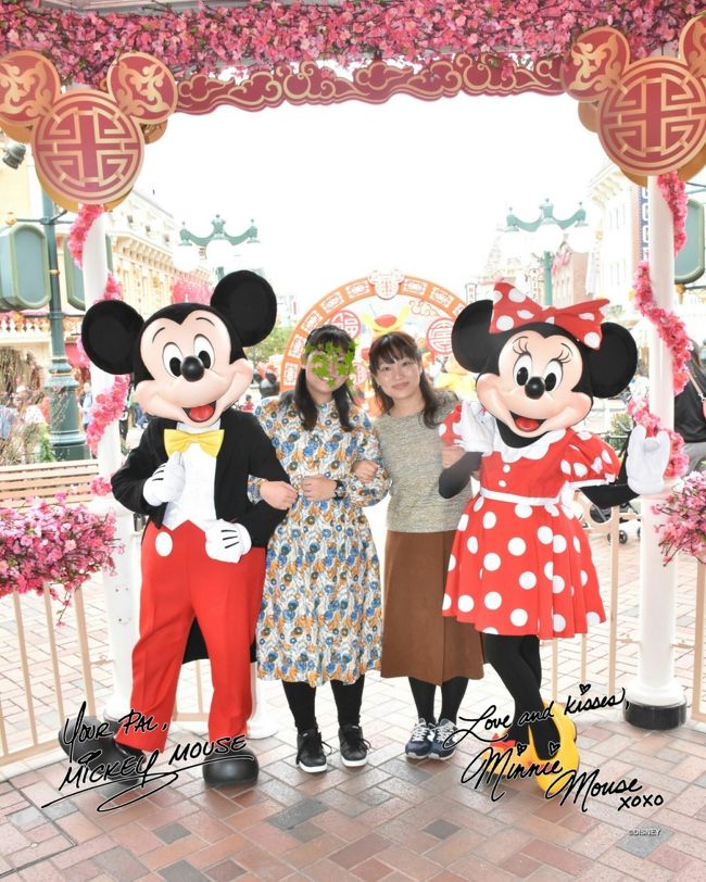 ミッキー&amp;ミニー<br />開園直後から1時間半強並びました。<br />並んだ入場ゲートの進みが悪くもう行列してた。。<br />