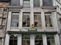 ＜ＭＡＸ＞
お目当てのアグレアがお休みだったので、トリップアドバイザーさんに近くのワッフルを検索するとＭＡＸが出てきました。