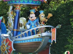 ドリーミングアップ！をホーンテッドマンションの前で観ます