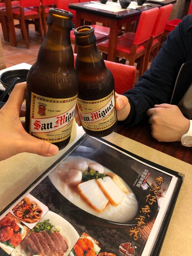 夕飯は尖沙咀にある飲茶屋さん。<br />ビールが飲める所がお気に入り。<br />サンミゲルで乾杯すると「香港にきた～」という気がする！