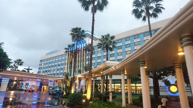 ホテルを移動。<br />尖沙咀から地下鉄に乗ろうとしたけど雨がすごかったので<br />タクシーでディズニーハリウッドホテルへ。