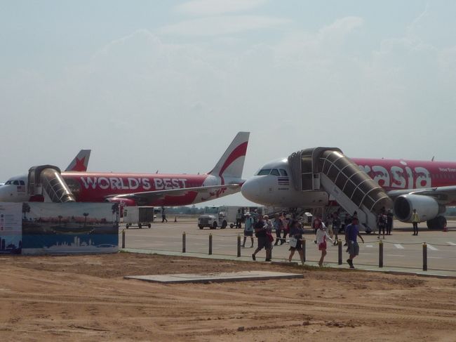 歩いてターミナルに向かいます。