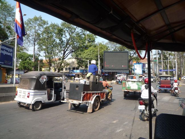 シェムリアップの街並み、バンコクと違ってざわざわしていません。