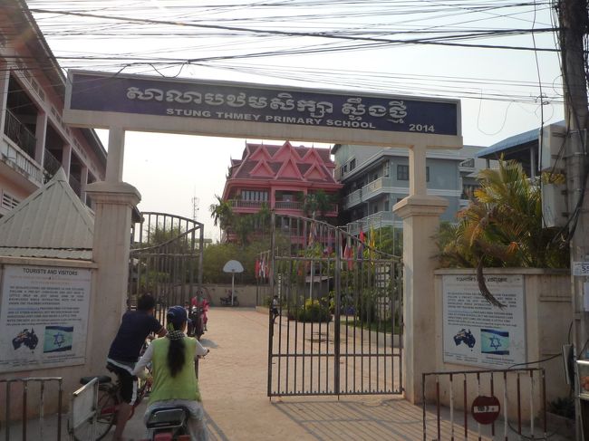 宿の裏は学校。朝早くから、元気な声が響きます。<br />