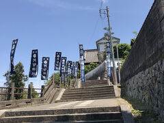 割と順調に予定が済んでいったので時間が余りました。

２時位に倉敷駅に向かいだせば余裕なので…まだあと１時間位美観地区で過ごせます。

折角ですからここの阿智神社にお参りしていきましょう。