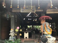 帰りはホテルに戻らず、人気のCafe Wayanの前で降ろしてもらいました。
Sun Bali Tour、ガイドさんもしっかり説明してくれるし、希望に応じて柔軟にプランも調整してくれて良かったですよ！