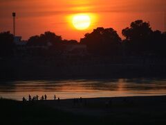 【メコン川の夕陽】

この瞬間の為にここまで来たんです......