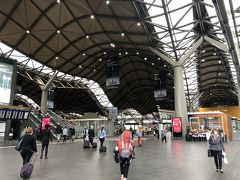 サザンクロス駅前を通過。
列車の旅も憧れるけど、弾丸系の私には遠い存在。