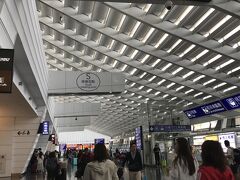 14:10、ほぼ定刻に桃園空港着
仁川便は第1ターミナル発着
入国審査は行列中だったが「常客証」専用レーンを使用したのですぐに入国！

