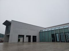 雨なので、市内散歩はほどほどにして『山口県立萩美術館・浦上記念館』に来ました
まったくノーマークの施設だったのですが、前日東萩駅でホテルの送迎待ってる間に企画展のポスターをたまたま見かけたんです