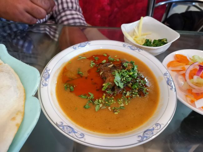 この日の昼食　「Nihari」　味は忘れました。