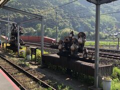 今日は楽しみにしていたトロッコ列車♪

保津川下りはしないのでトロッコ亀岡駅→トロッコ嵐山駅の区間を乗車します^ ^
ゴールデンウィーク中のため事前に席を予約してありましたが、並んで窓口で当日限定のリッチ号に変更してもらいました^o^
リッチ号は窓の無い開放感のある車両です☆