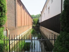 代官所内濠遺構
倉敷アイビースクエアは江戸時代の代官所跡地に建てられた旧紡績工場だった場所なんだそうです。