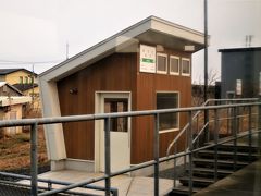 ６:41　有戸駅に着きました。（野辺地駅から10分）

モダンな待合室です。

