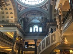 何とかたどり着いて一安心。
フォーラムショップスはいつ来てもゴージャスです。