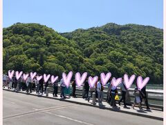 天龍寺を出て野々宮神社を参拝した後、渡月橋まで歩いてきました～。
すごい人です(＞人＜;)

