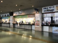 長崎港フェリーターミナル
朝から多くの人で賑わっていますが、この時間は五島列島（福江港）へ行く人の待ちが多いようです
