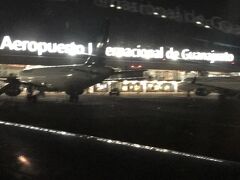 再び2019年5月18日(土)

グアナファト国際空港に到着です。
遅れて出発したものの20分以上の早着したのでゲートの準備が出来ておらず、しばし待機してました。